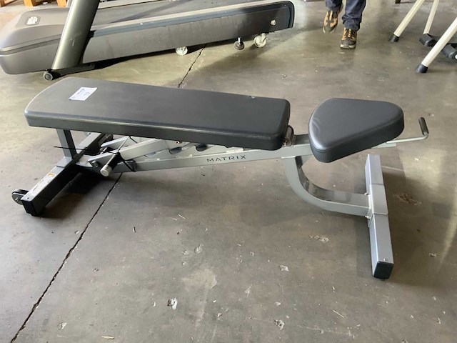 Matrix adjustable bench g1 krachtstation - afbeelding 3 van  4