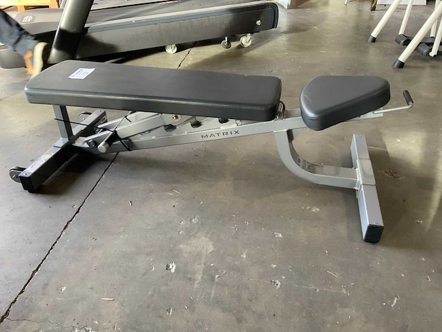 Matrix adjustable bench g1 krachtstation - afbeelding 4 van  4