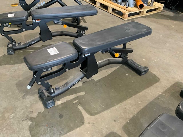 Matrix adjustable bench krachtstation - afbeelding 1 van  5