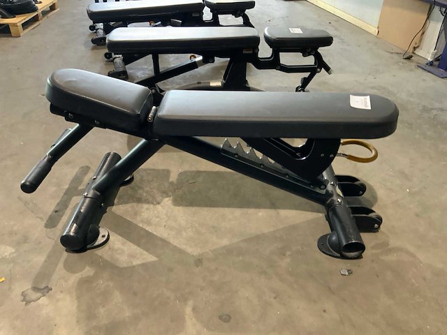 Matrix adjustable bench krachtstation - afbeelding 1 van  4