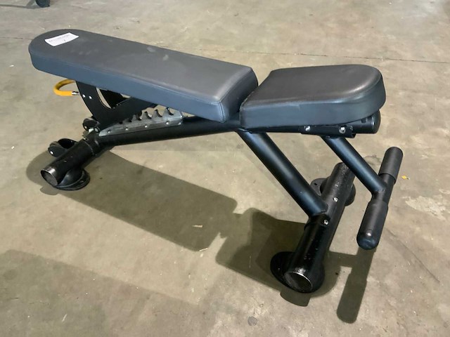 Matrix adjustable bench krachtstation - afbeelding 3 van  4