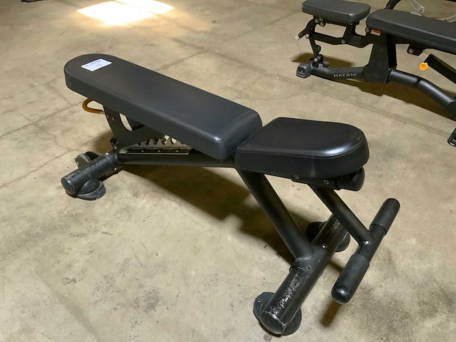 Matrix adjustable bench krachtstation - afbeelding 3 van  3