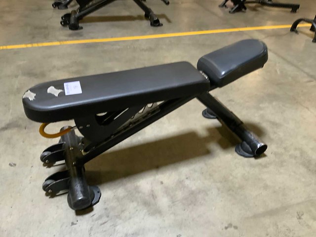 Matrix adjustable bench krachtstation - afbeelding 4 van  4
