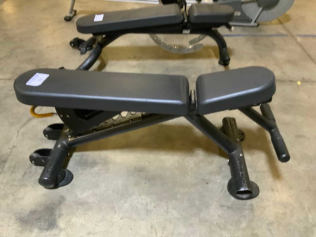 Matrix adjustable bench krachtstation - afbeelding 1 van  4