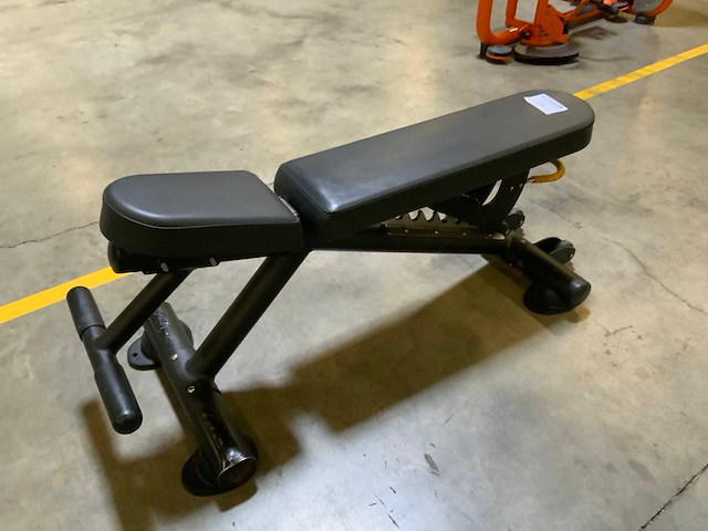 Matrix adjustable bench krachtstation - afbeelding 2 van  4