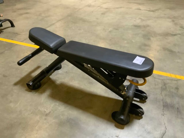 Matrix adjustable bench krachtstation - afbeelding 3 van  4