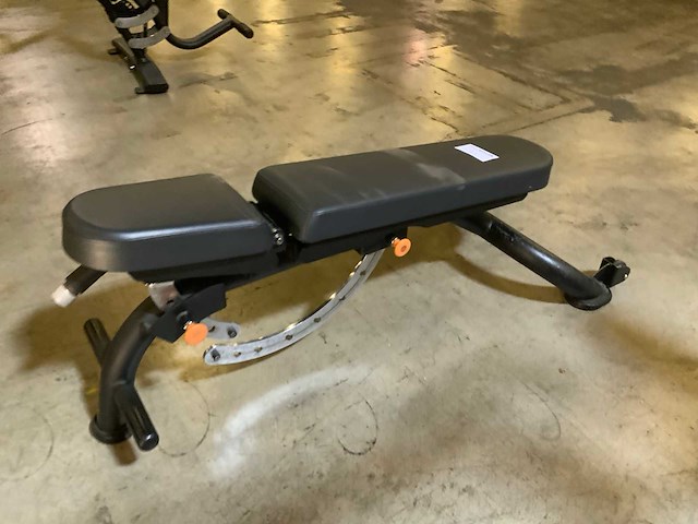 Matrix adjustable bench krachtstation - afbeelding 2 van  2