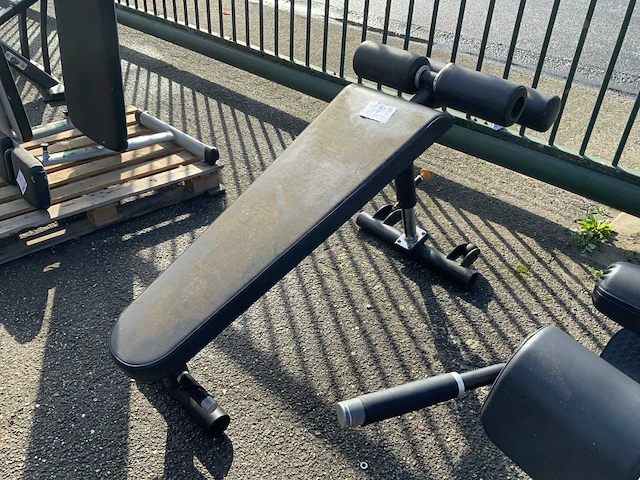 Matrix aura abdominal bench krachtstation - afbeelding 1 van  2