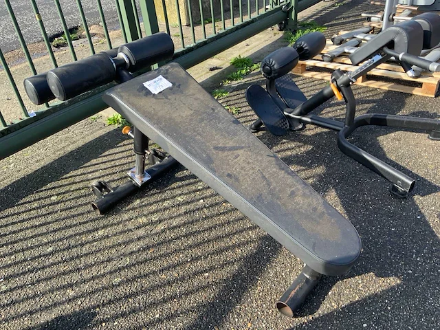 Matrix aura abdominal bench krachtstation - afbeelding 2 van  2