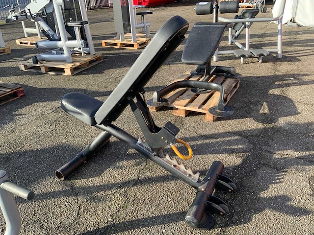 Matrix aura adjustable bench krachtstation - afbeelding 3 van  4