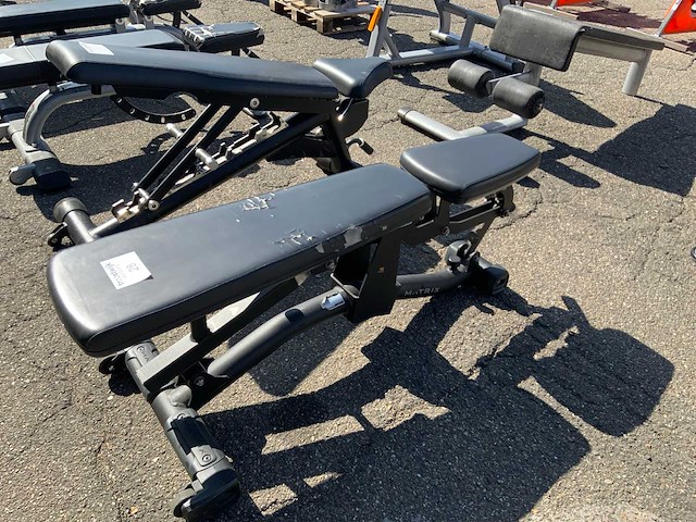 Matrix aura adjustable bench krachtstation - afbeelding 2 van  3