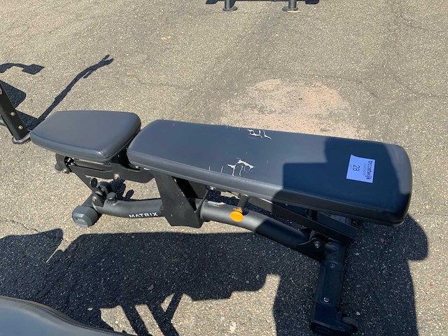 Matrix aura adjustable bench krachtstation - afbeelding 3 van  3