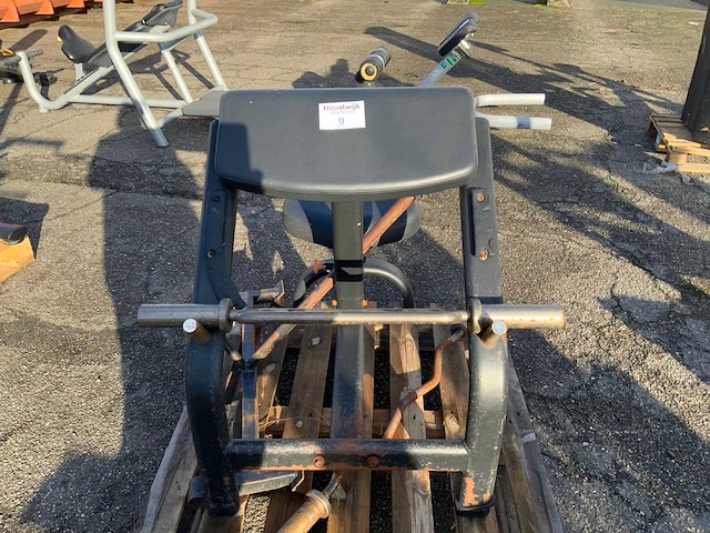 Matrix aura bicepscurl bench krachtstation - afbeelding 2 van  3