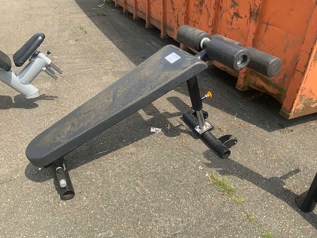 Matrix aura g3 abdominal bench krachtstation - afbeelding 1 van  4
