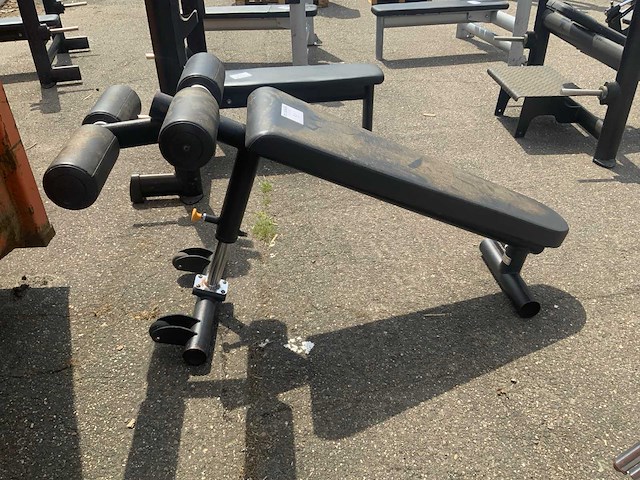 Matrix aura g3 abdominal bench krachtstation - afbeelding 4 van  4