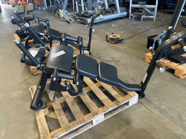 Matrix aura g3 abdominal bench krachtstation - afbeelding 1 van  2