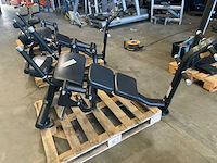 Matrix aura g3 abdominal bench krachtstation - afbeelding 1 van  2