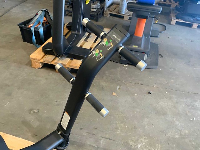 Matrix aura g3 abdominal bench krachtstation - afbeelding 2 van  2