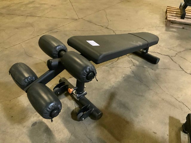 Matrix aura g3 abdominal crunch bench krachtstation - afbeelding 3 van  3