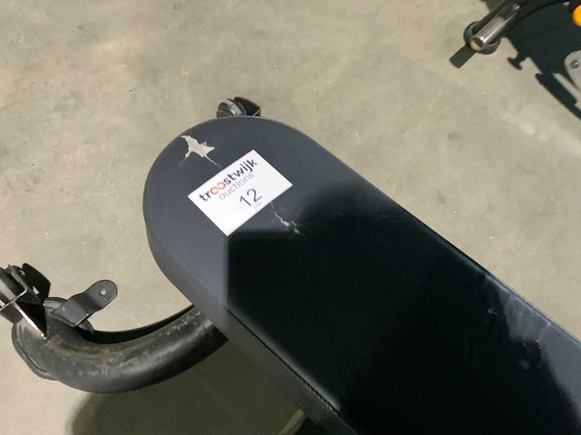 Matrix aura g3 adjustable bench krachtstation - afbeelding 2 van  5