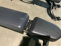 Matrix aura g3 adjustable bench krachtstation - afbeelding 3 van  5