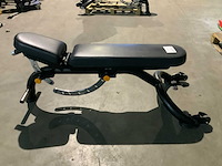 Matrix aura g3 adjustable bench krachtstation - afbeelding 3 van  4