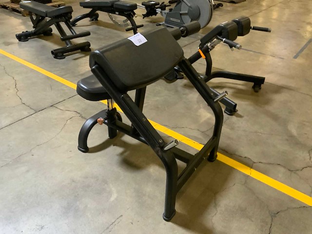 Matrix aura g3 biceps bench krachtstation - afbeelding 1 van  5