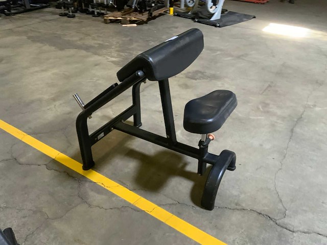Matrix aura g3 biceps bench krachtstation - afbeelding 3 van  5