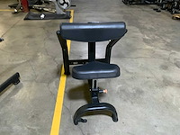 Matrix aura g3 biceps bench krachtstation - afbeelding 4 van  5