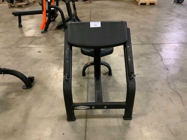 Matrix aura g3 biceps bench krachtstation - afbeelding 3 van  5