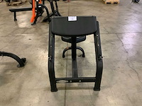 Matrix aura g3 biceps bench krachtstation - afbeelding 3 van  5