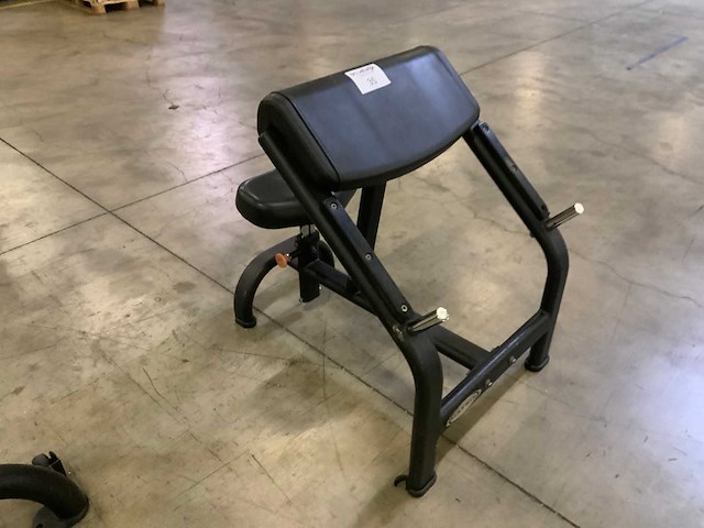 Matrix aura g3 biceps bench krachtstation - afbeelding 4 van  5