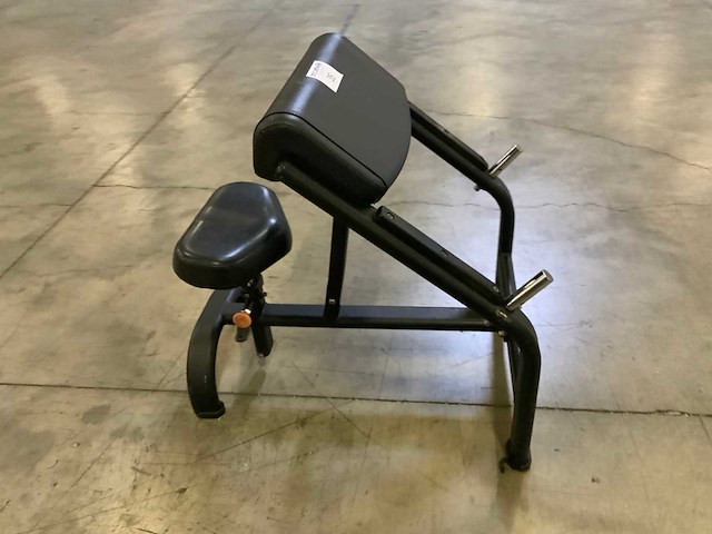 Matrix aura g3 biceps bench krachtstation - afbeelding 5 van  5