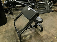 Matrix aura g3 biceps bench krachtstation - afbeelding 1 van  4