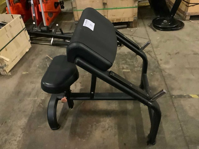 Matrix aura g3 biceps bench krachtstation - afbeelding 3 van  4