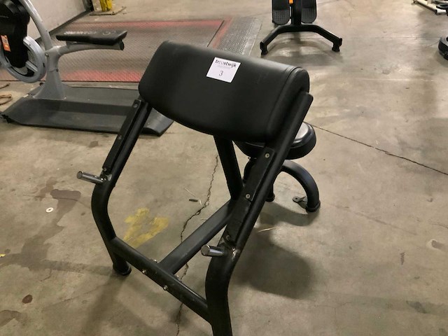 Matrix aura g3 biceps bench krachtstation - afbeelding 2 van  3