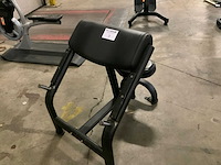 Matrix aura g3 biceps bench krachtstation - afbeelding 2 van  3