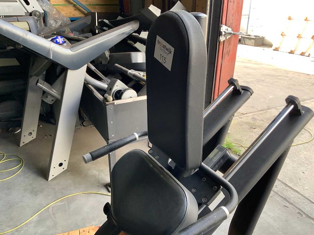 Matrix aura g3 calf press krachtstation - afbeelding 2 van  5