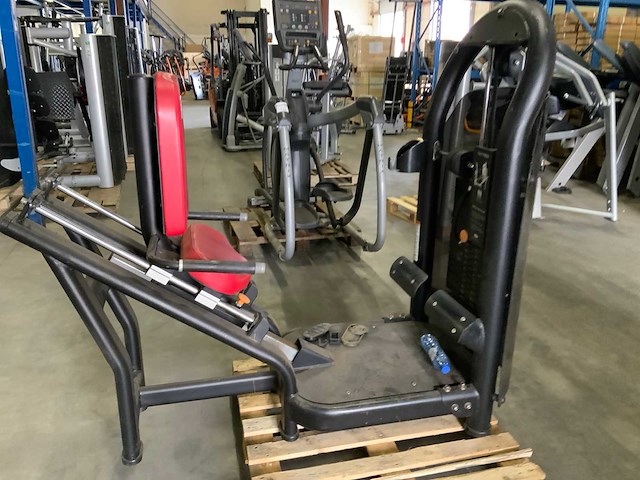 Matrix aura g3 calf press krachtstation - afbeelding 1 van  6