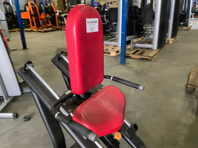 Matrix aura g3 calf press krachtstation - afbeelding 4 van  6