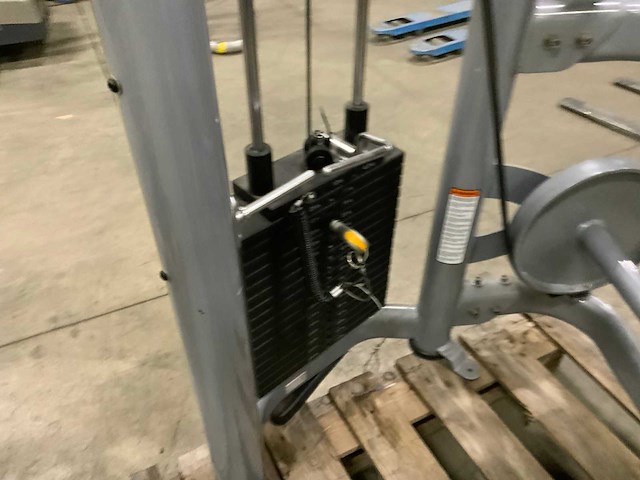 Matrix aura g3 chestpress krachtstation - afbeelding 3 van  5