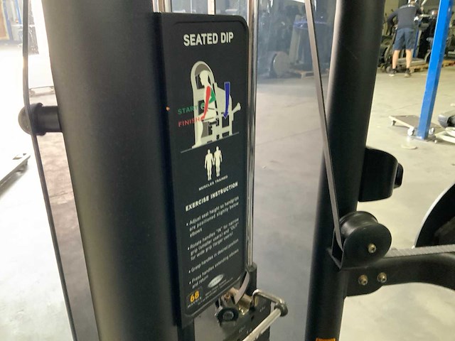 Matrix aura g3 easy chin dip assist krachtstation - afbeelding 3 van  5