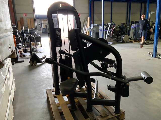 Matrix aura g3 easy chin dip assist krachtstation - afbeelding 5 van  5