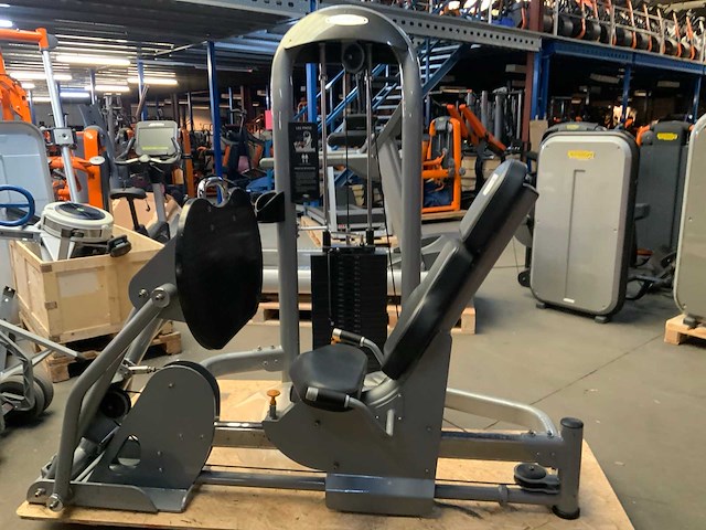 Matrix aura g3 legpress krachtstation - afbeelding 1 van  6