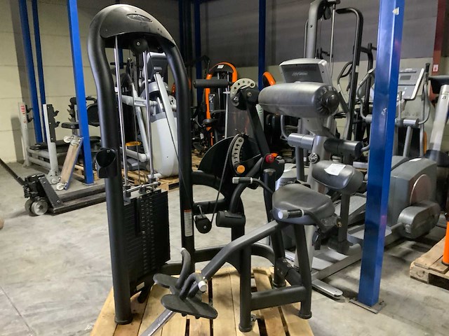 Matrix aura g3 lowerback krachtstation - afbeelding 1 van  2