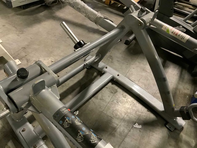 Matrix aura g3 lunge machine krachtstation - afbeelding 3 van  3