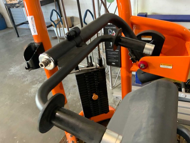 Matrix aura g3 triceps extension krachtstation - afbeelding 2 van  5