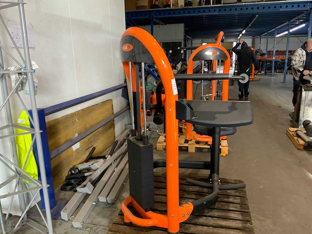 Matrix aura g3 triceps extension krachtstation - afbeelding 5 van  5