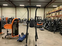 Matrix aura leg raise abdominal chin dip krachtstation - afbeelding 1 van  4