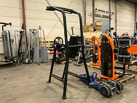 Matrix aura leg raise abdominal chin dip krachtstation - afbeelding 4 van  4